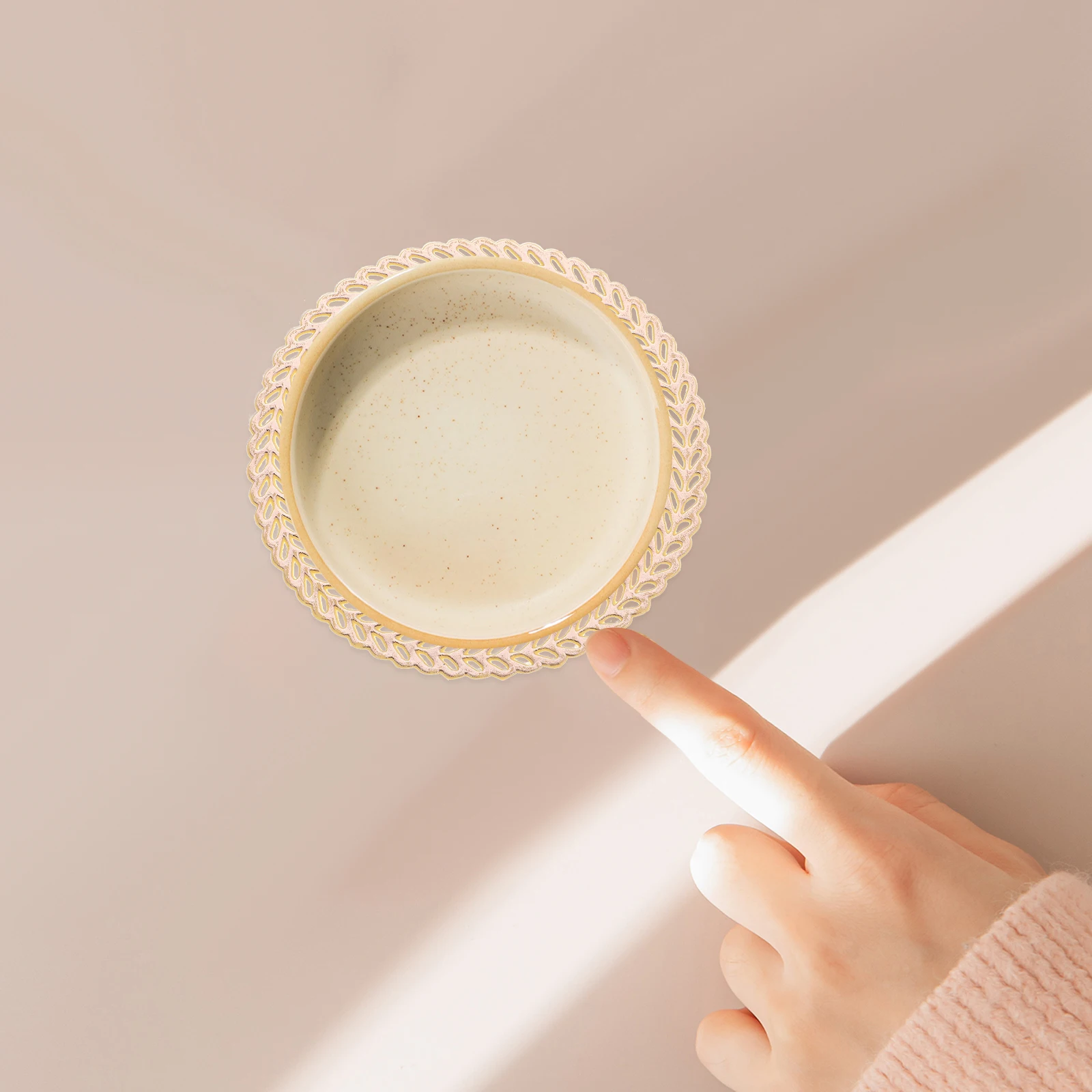 

10pcs Golden 10cm PVC Mats Hollow Nonslip Table Decor Place Stylish Easy Clean Dining Hollow Placemat Accessories