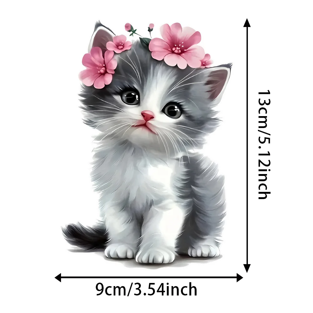9x13cm 花と愛らしい子猫の車のステッカー、傷つきにくいオートバイやバンパーの装飾ステッカー、車に適しています。