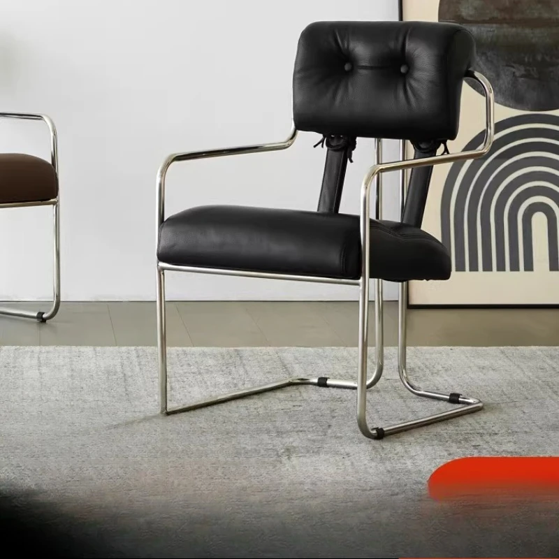 

Dining chair Pre-used black leather chair