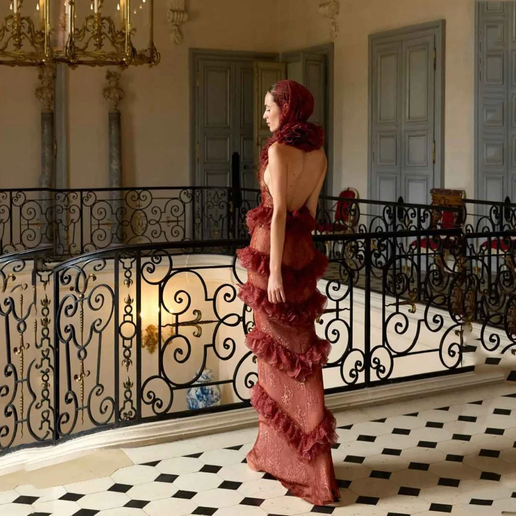 ชุดเดรสยาวสไตล์โบฮีเมียนแบบมีชั้น โชว์หลังเซ็กซี่ ตัดเย็บตามสั่ง ชุดเดรสยาวทรงตรงเปิดไหล่ งานตัดเย็บระดับไฮคูตูร์ ผ้าโปร่งบาง ชุดราตรีออกงาน ผ้าออร์แกนซ่า