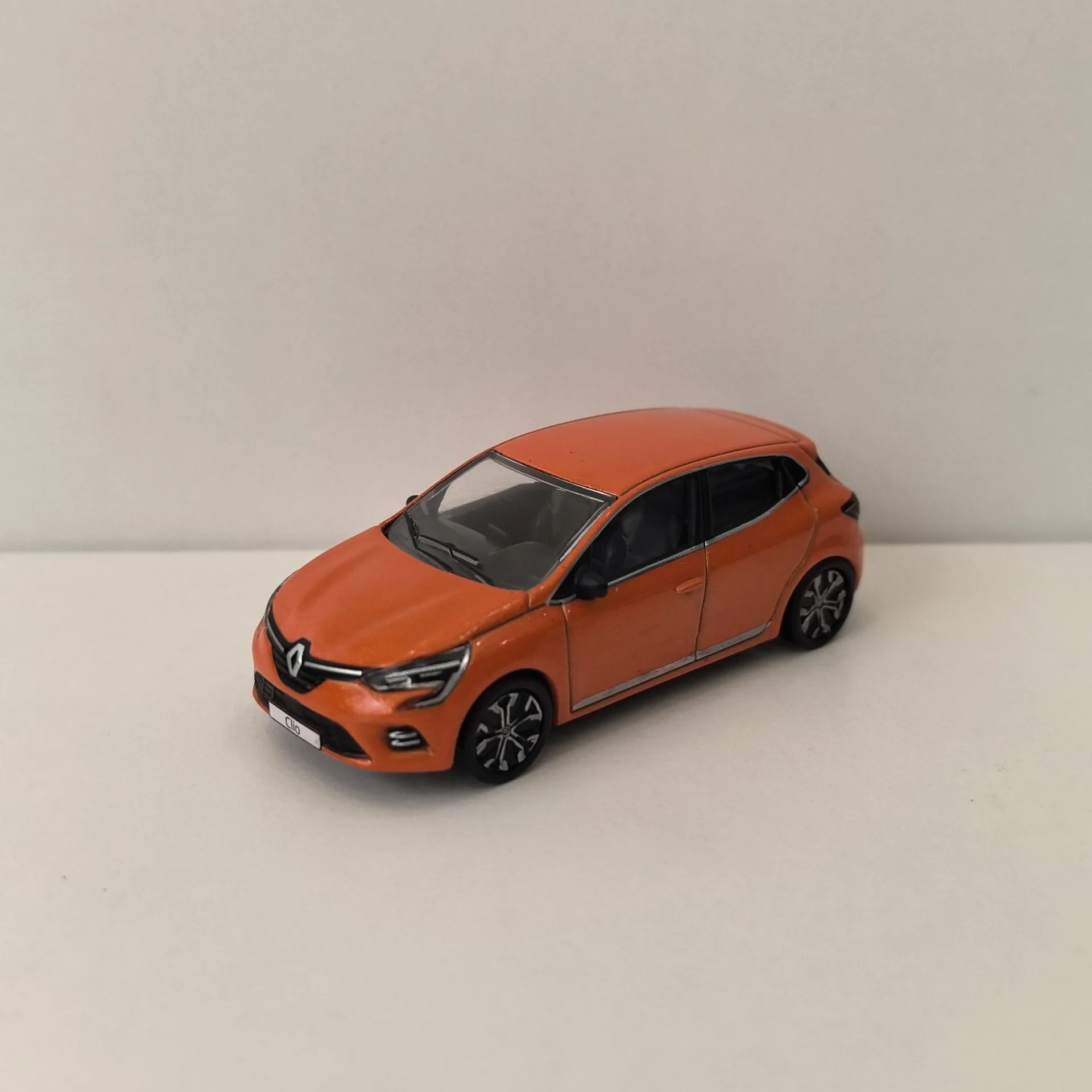

Diecast RENAULT CLIO 1:64 Scale Renault Alloy Car Model Collectible Toy Gift Souvenir Display Ornament