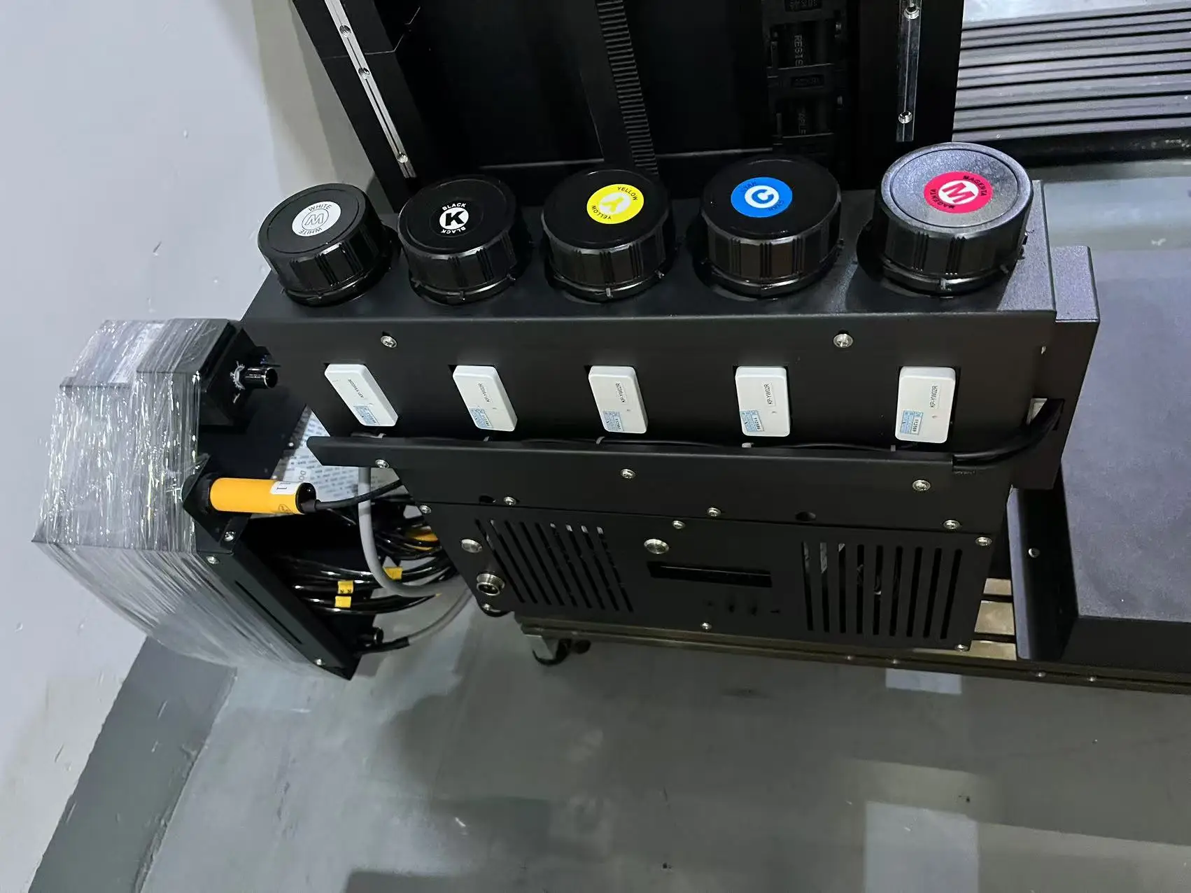 Pintor de pared automático, inyección de tinta UV, efecto 3D CMYKW DX10, cabezal de impresión doble para pintura interior y exterior