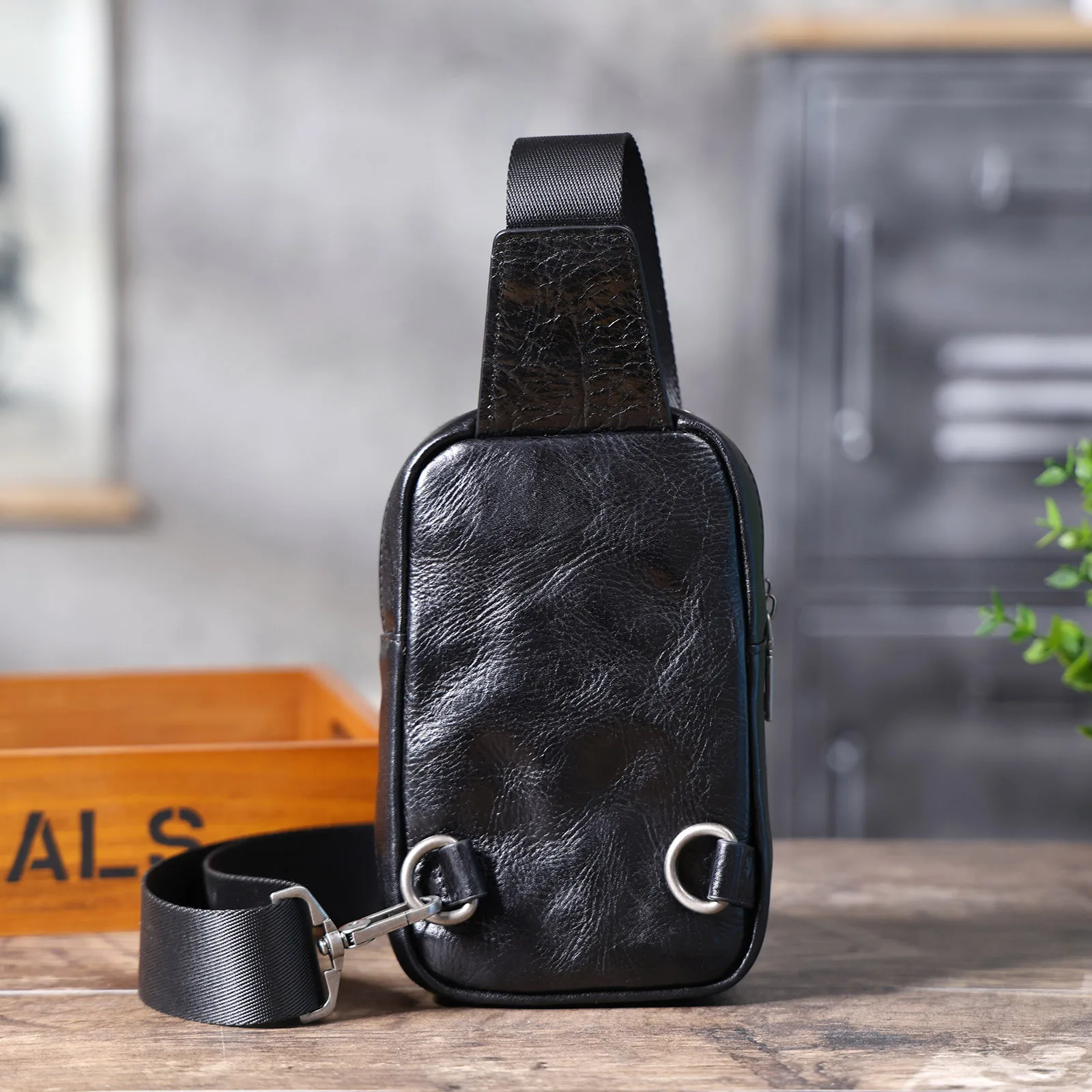 S.WORKER Premium Vollnarbenleder Brusttasche Mini Echtleder Herren Mode Umhängetasche für Männer – Detail 10
