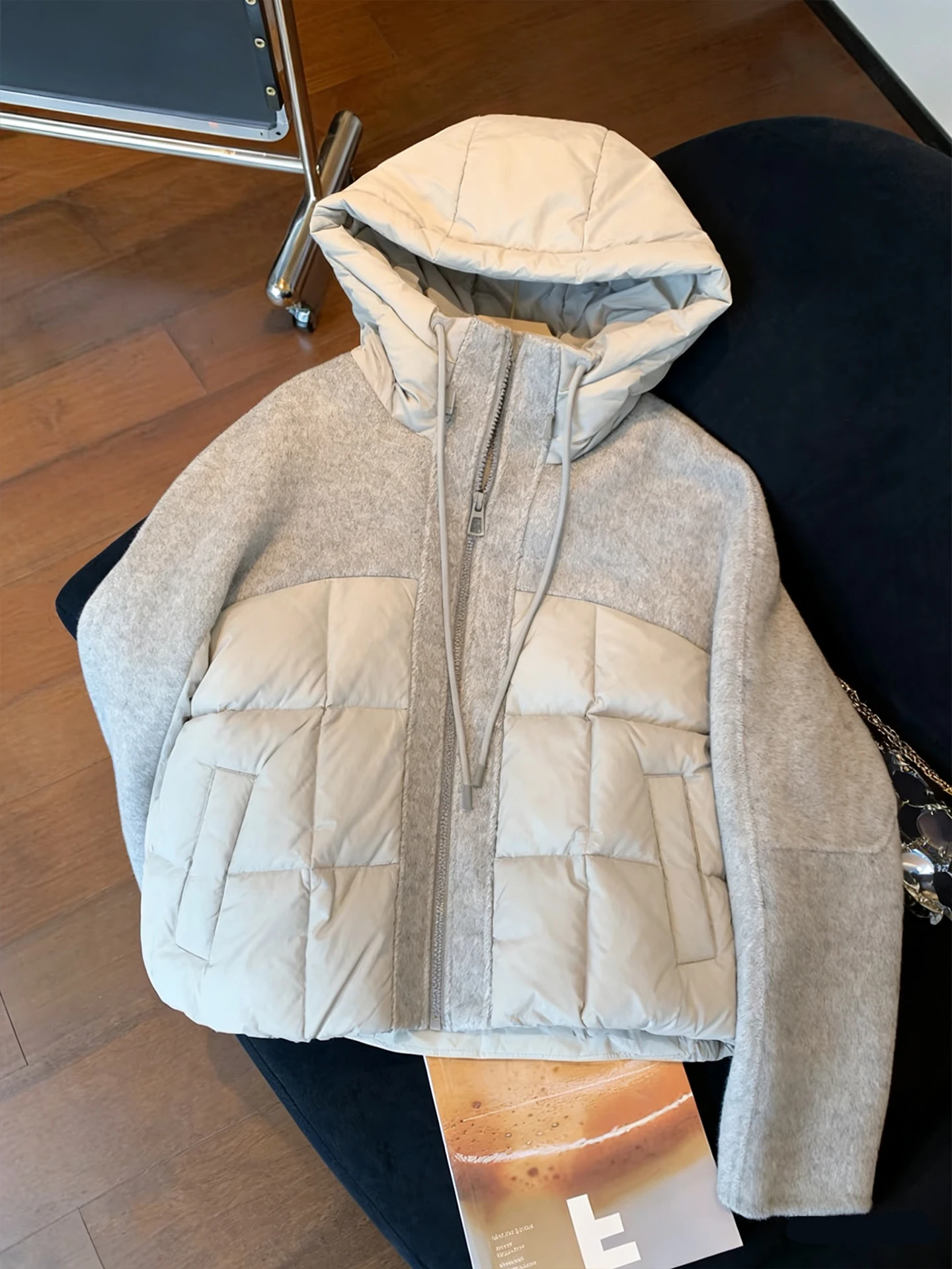 

Корейское тёплое шерстяное пальто-куртка для женщин на осень-зиму, свободного кроя, с капюшоном, из хлопка, с лоскутным дизайном, универсальное...