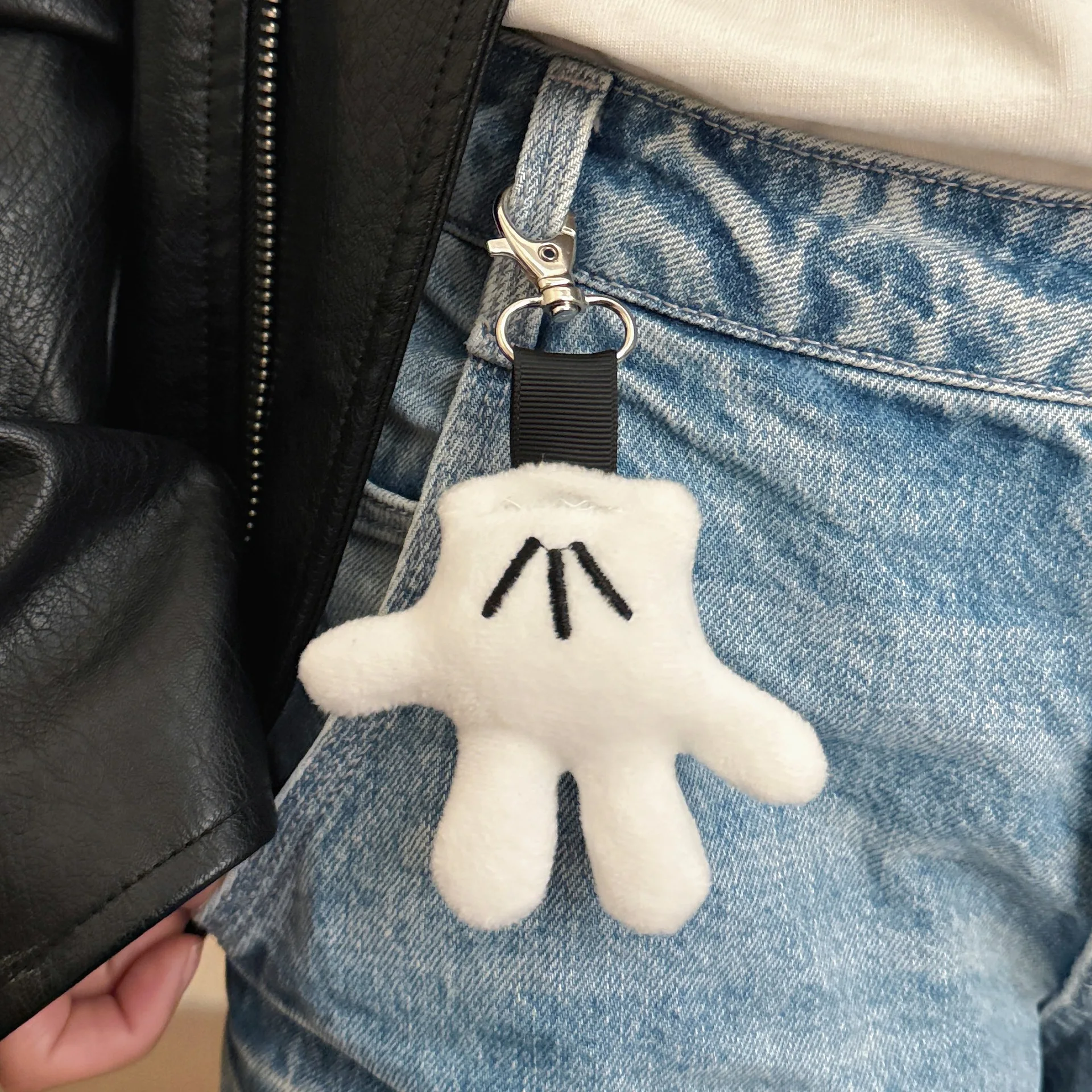 Lovely Wonderful Mickey Gloves Keychains Y2K Charm Stuffed Hands Ornament Pendant Keyring Car Backpack Keyfob Decoration Gifts