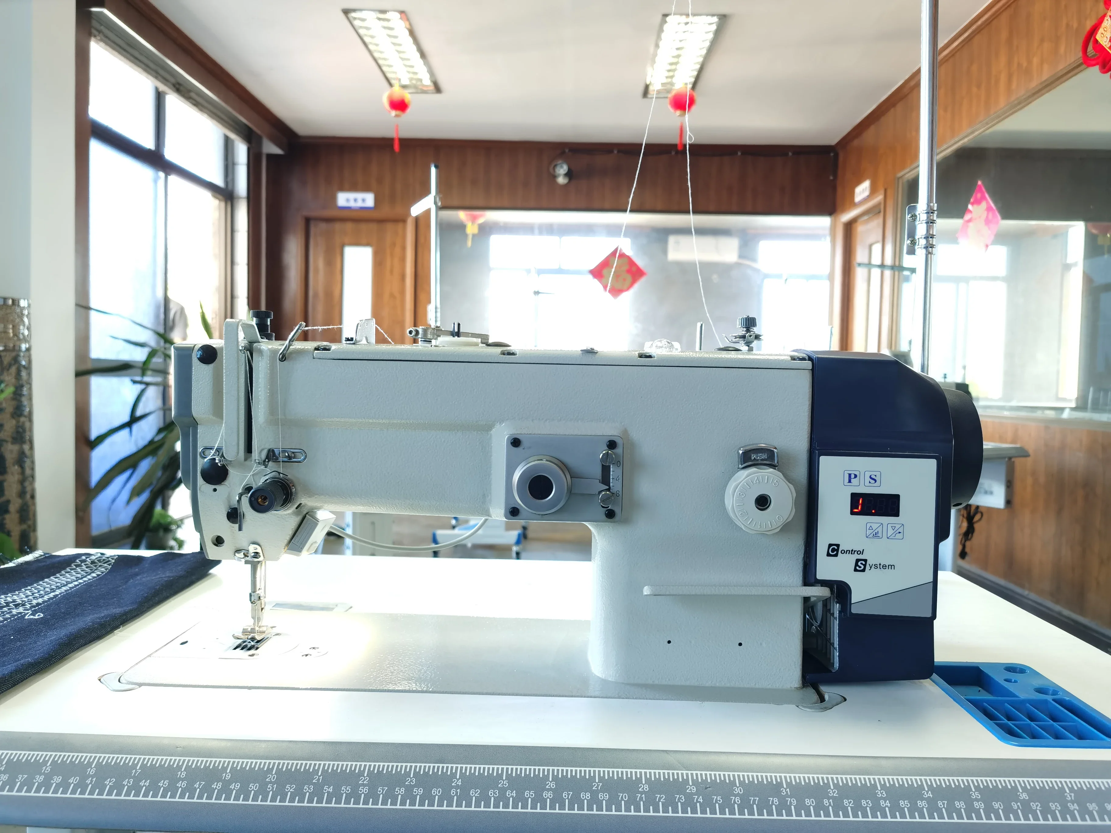 YYHC-Automatic Heavy-Duty Zigzag Sewing Machine with Flat-Bed Mechanism for Industrial Use for Overalls and Leather