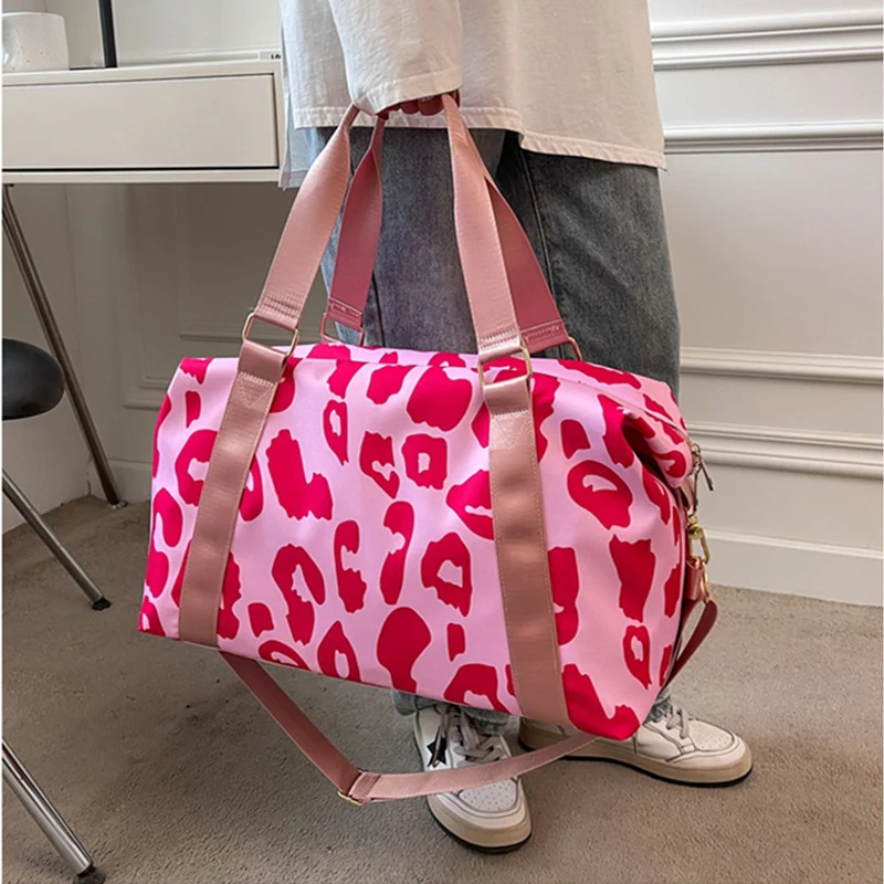 2022 New Fashionable Travel Duffle Bags Women Leopard Big Nylon Tote Fitness Gym Ladies Weekend Handbags Wet And Dry Separation