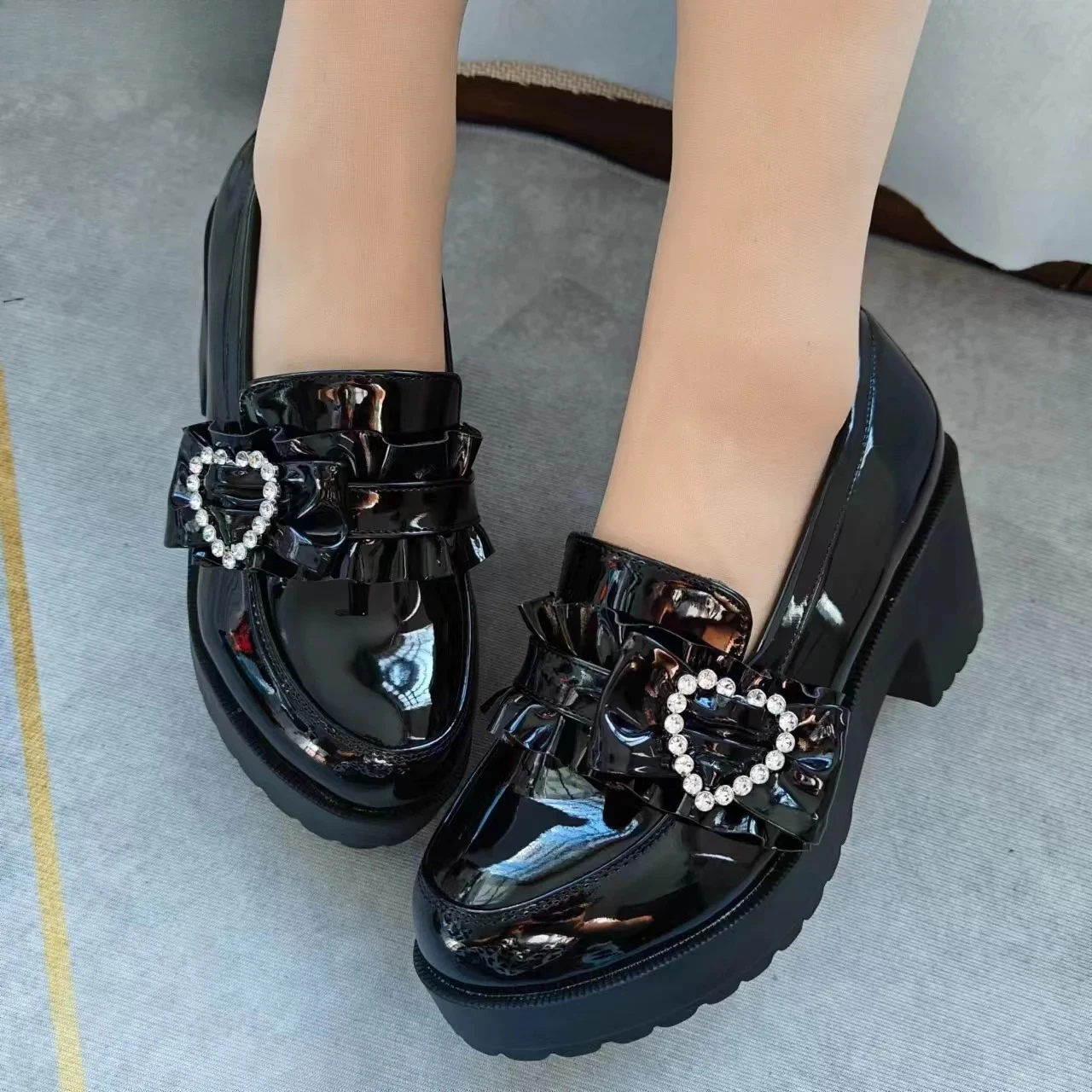 

Новинка 2023 года, лоферы на платформе, женские туфли на высоком каблуке, лакированная кожа с бантом, милые и милые элегантные повседневные туфли-лодочки Мэри Джейн Femme