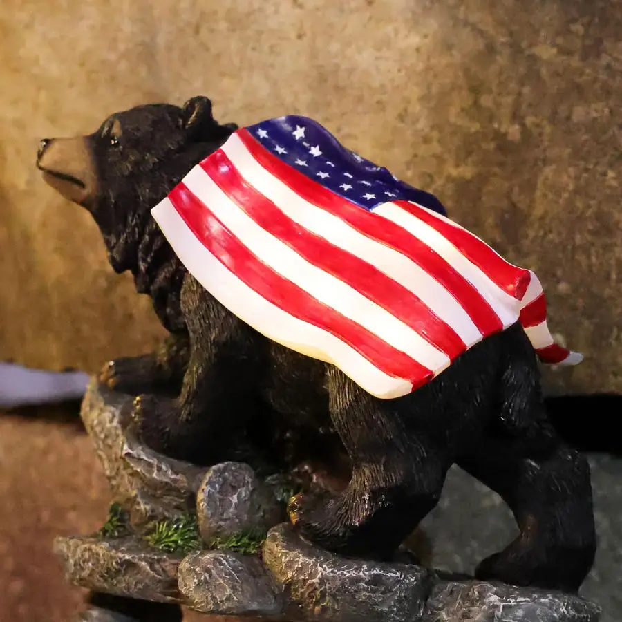 

Солнечные светильники-статуи для сада: Черный медведь с подсветкой и американским флагом, водонепроницаемый декор для патио