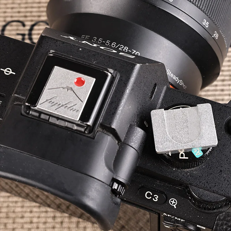 

Camera Accessory Metal Hot Shoe Cover Suitable For Sony ZV1 A7C2 A7M4 6700 A7R5 FX30 A7S3 Shutter Button Photography Accessories