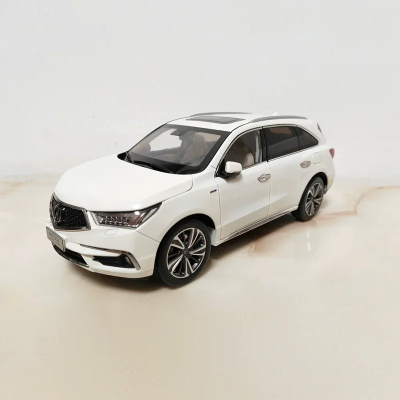 Modelo Reduzido de Acura MDX em Escala 1:18 Uma Peça que Realmente Vale a Pena para Colecionadores e Entusiastas?