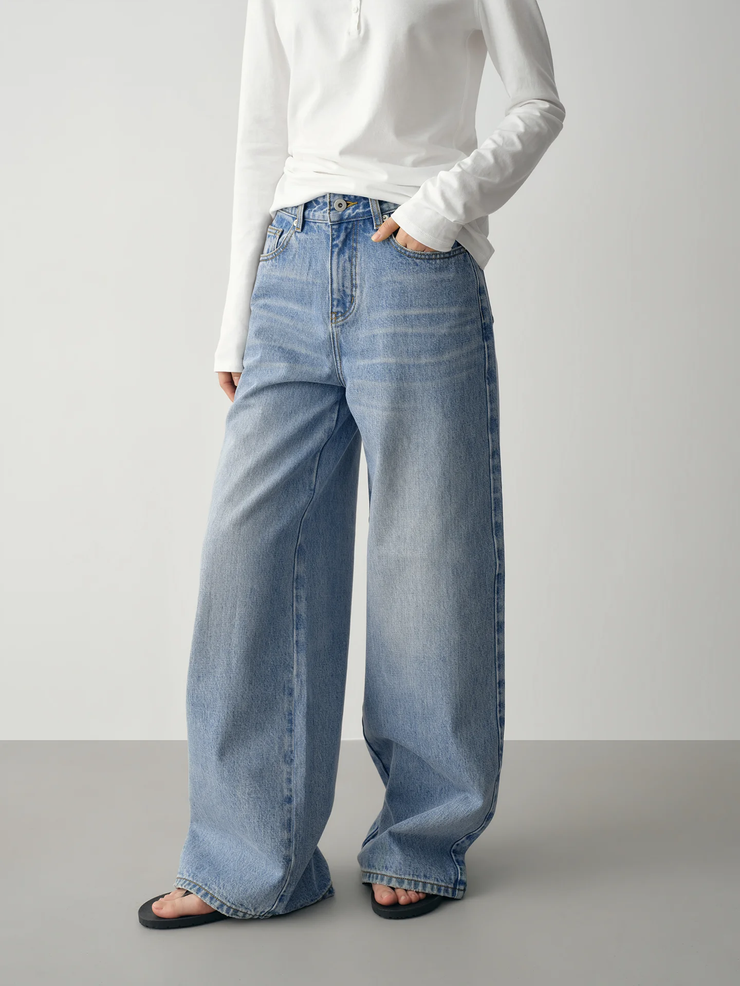 

Low Waist Straight Leg Cotton Denim Jeans Women's Wide Leg Blue Jeans Spring Summer New Arrival Comfortable Fit Ladies Jeans