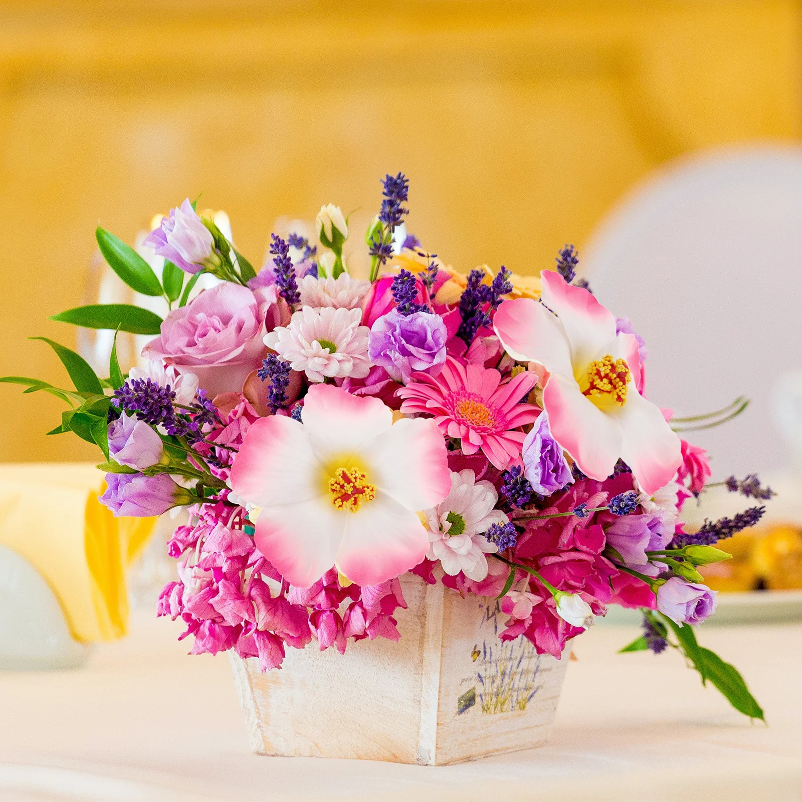 

10Pcs Artificial Hibiscus Flowers Hawaiian Faux Flowers for Beach Party Luau Decor Tropical Hair Pins Event Supplies