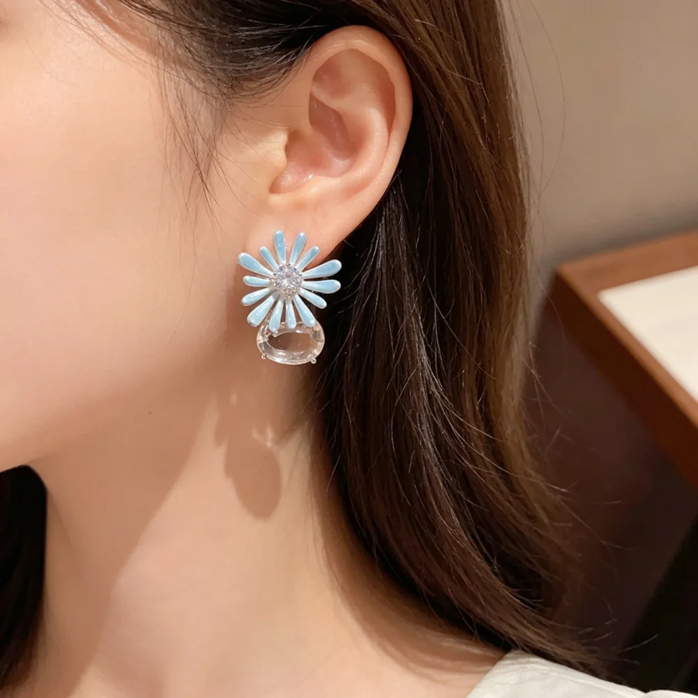 Thin coated small daisy petals zircon stud earrings femininity light luxury sweet versatile earrings
