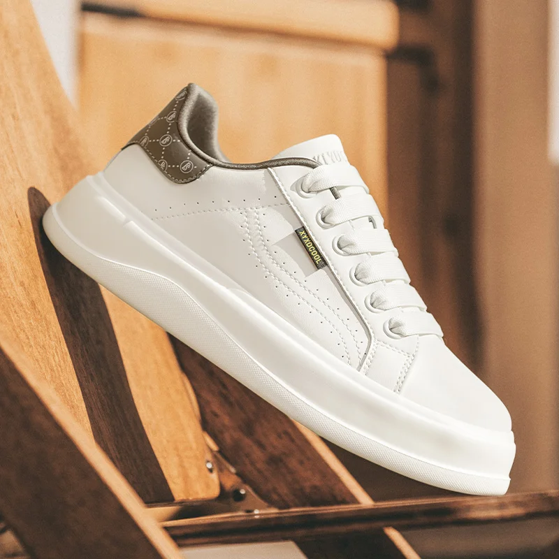 Męskie białe sneakersy na jesień 2025 - oddychające buty codzienne, styl dla par, modne i najlepiej sprzedające się