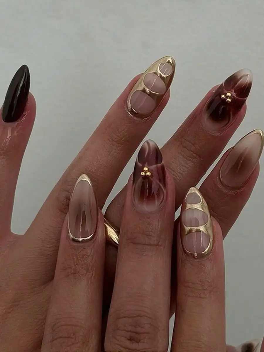 24 قطعة من أظافر اللوز المتوسطة على الأظافر باللون البني والذهبي، غطاء كامل للأظافر الصناعية للنساء والفتيات #1