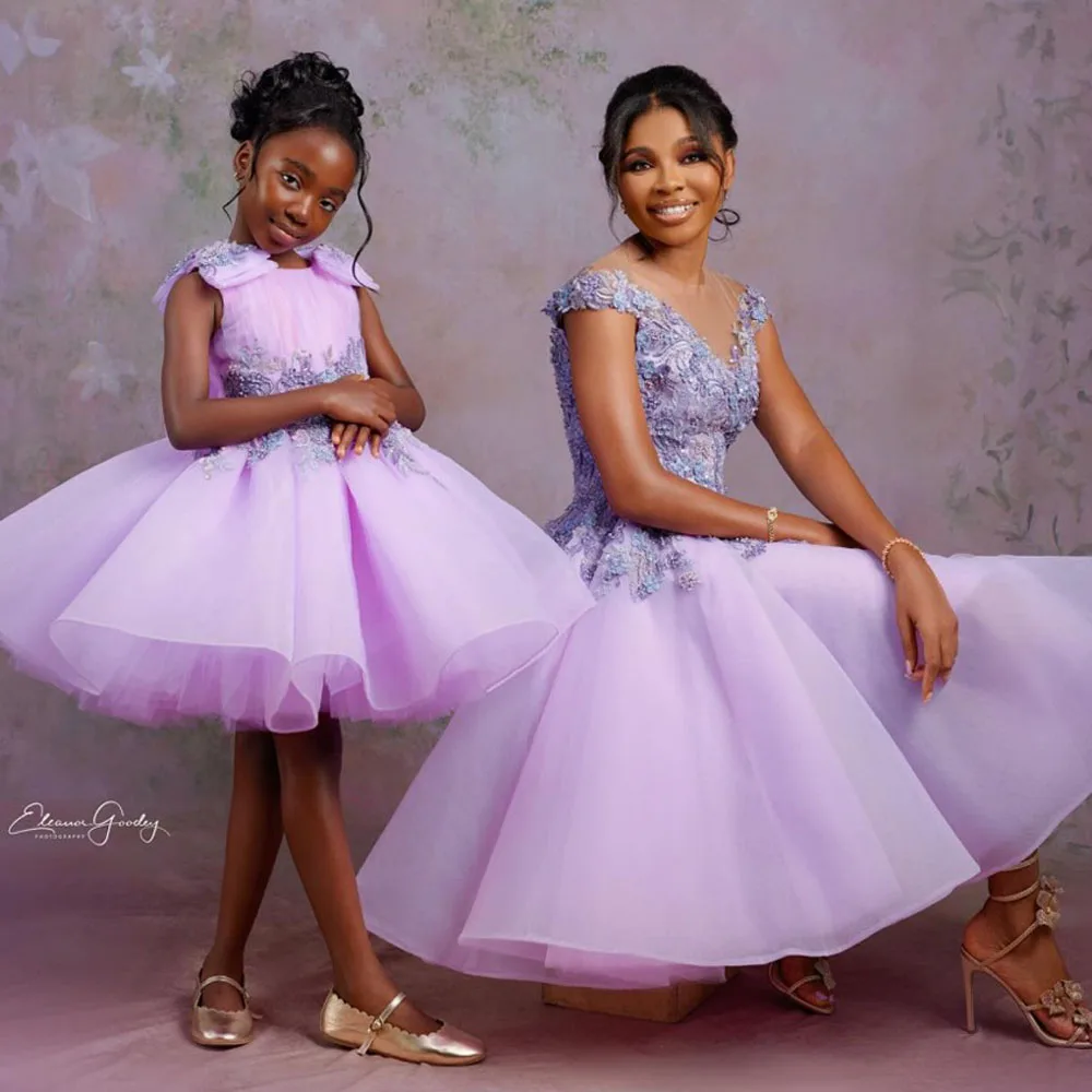 花の刺embroideryが施されたラベンダーチュールガウン、母と娘のためのエレガントなガウン、フォーマルなイベントや特別な機会に最適