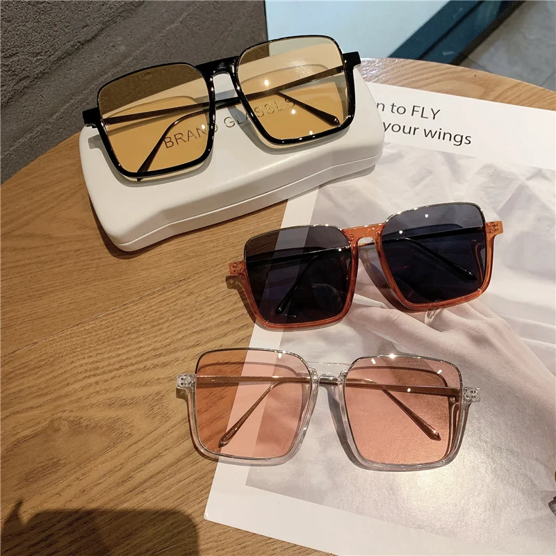 2021 New Vintage Fashion Sunglasses For Women Metal Square Frame Luxury Shades Pink Sun Glasses Photograph Sun Eyewear UV400