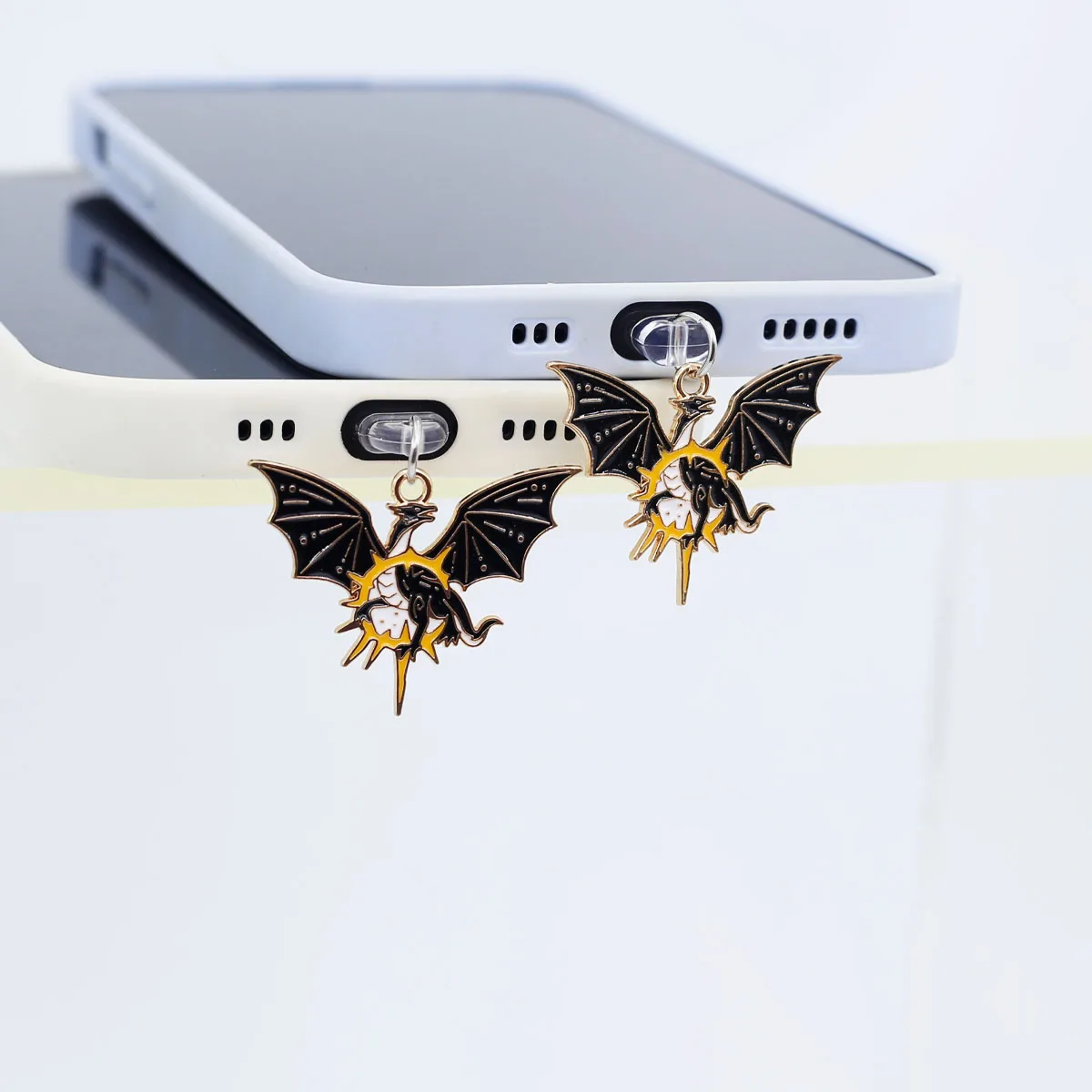 

Mobile Phone Dust Plug Beautiful Alloy Material Sun Flying Dragon Hanging Accessories Decoration For Iphone17 Type-C Port