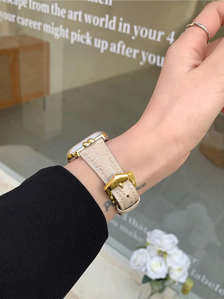 Correa de cuero delgada para Apple Watch Band 42mm 40 38 41 49 44 45mm pulsera de mujer con hebilla de Metal de lujo para iWatch 9 8 7 SE 6 5 4 3