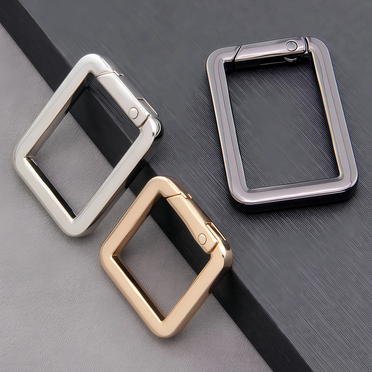 2 Stück Quadratischer Federverschluss O-Ring Öffnbarer Lederbeutel Handtasche Gürtelriemen Schnalle Schlüsselanhänger Anhänger Schlüsselkette Schnappverschluss Clip – Detail 1