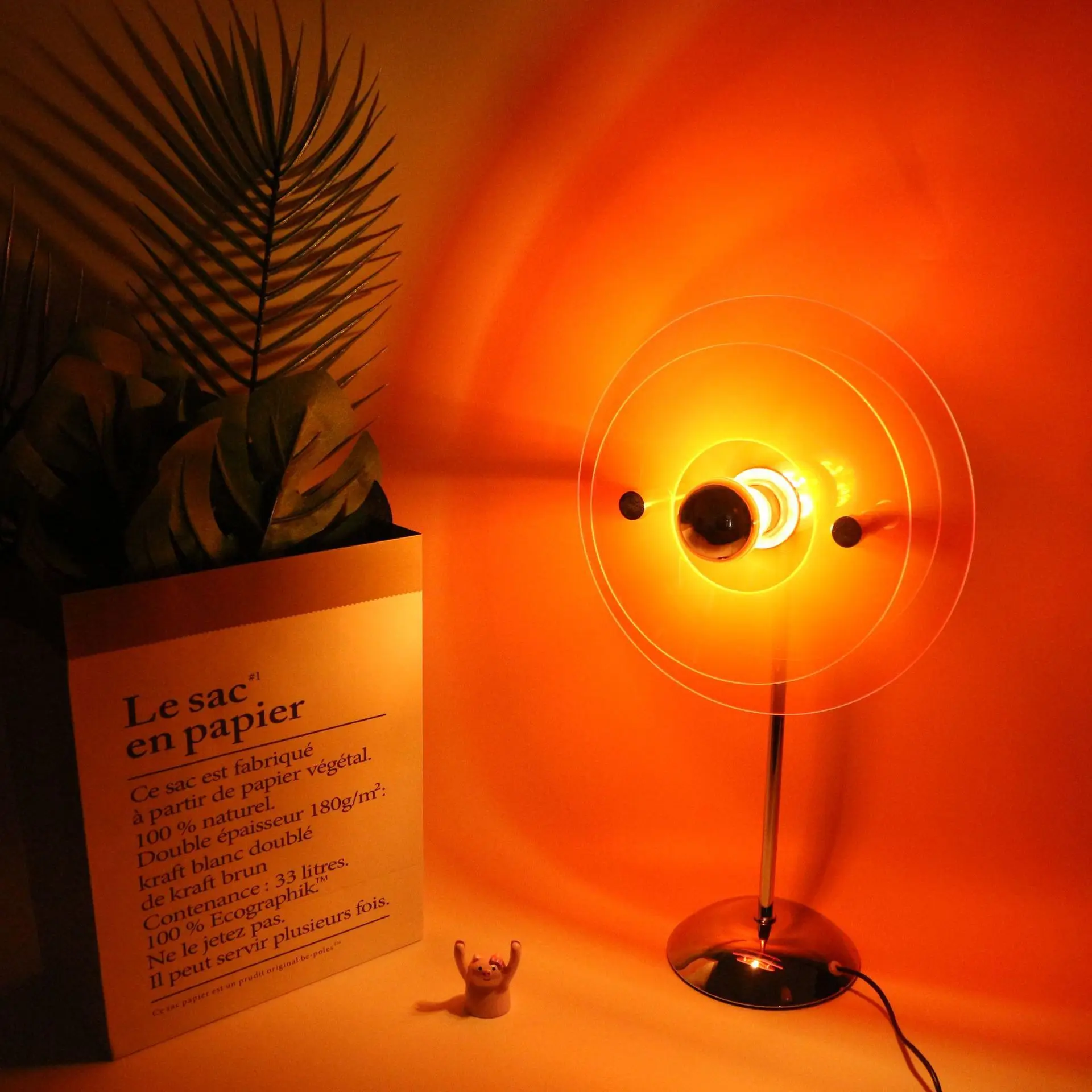 Bauhaus UFO Table Lamp Colorful USB Powered Night Light Creative Ins Style Romantic Ambient Desk Lamp for Bedroom Home Decor