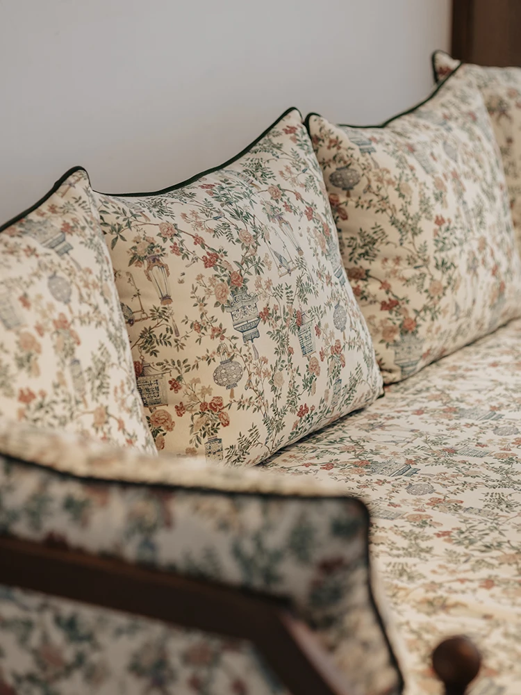 โซฟาไม้เนื้อแข็งลายดอกไม้และนก สไตล์เรโทร สำหรับสามที่นั่ง หุ้มผ้า สีดำวอลนัท เหมาะสำหรับอพาร์ทเมนต์ขนาดเล็ก เฟอร์นิเจอร์ห้องนั่งเล่นสไตล์นอร์ดิก