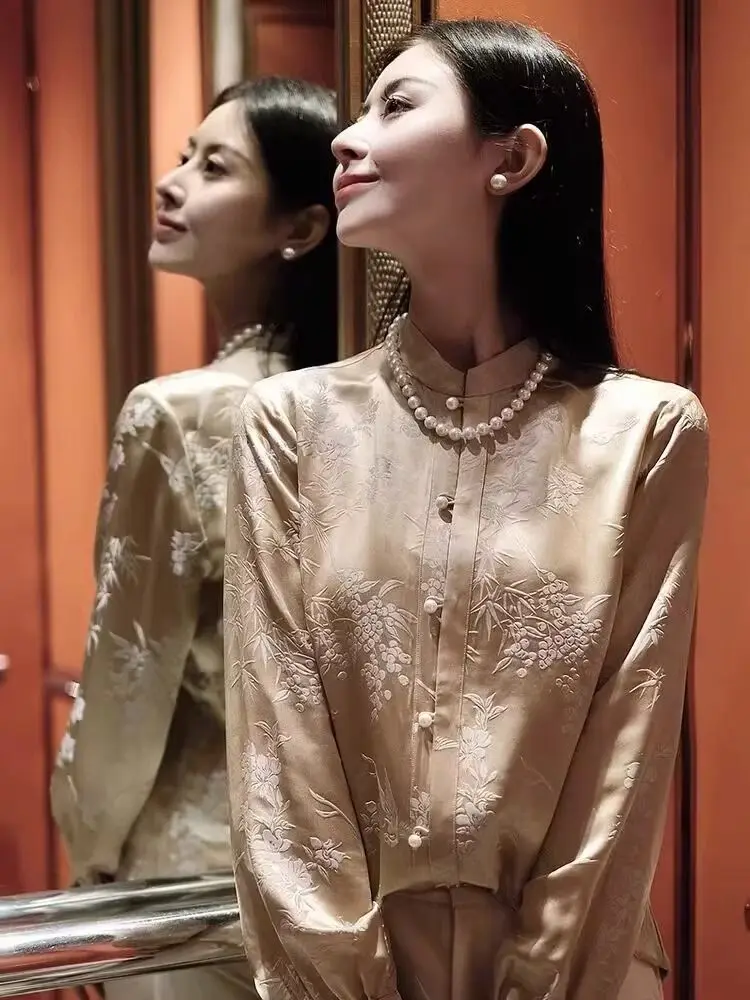 الشمبانيا اللون الرجعية زر متابعة قميص للنساء أوائل الخريف نمط جديد صغير الوقوف طوق الحرير محاكاة الصينية التقليدية نا