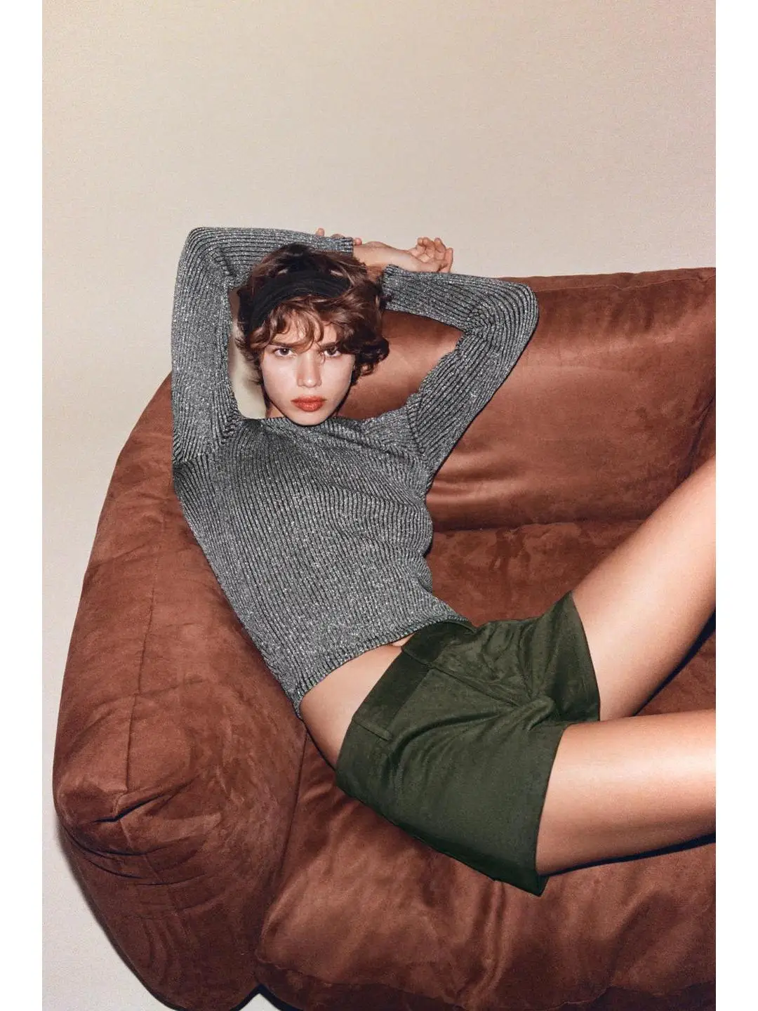 

Metallic Color Long Sve round Ne Bal Design Hot Girl Sle Top for Autumn Winter Season Girls Faion Knittedwear