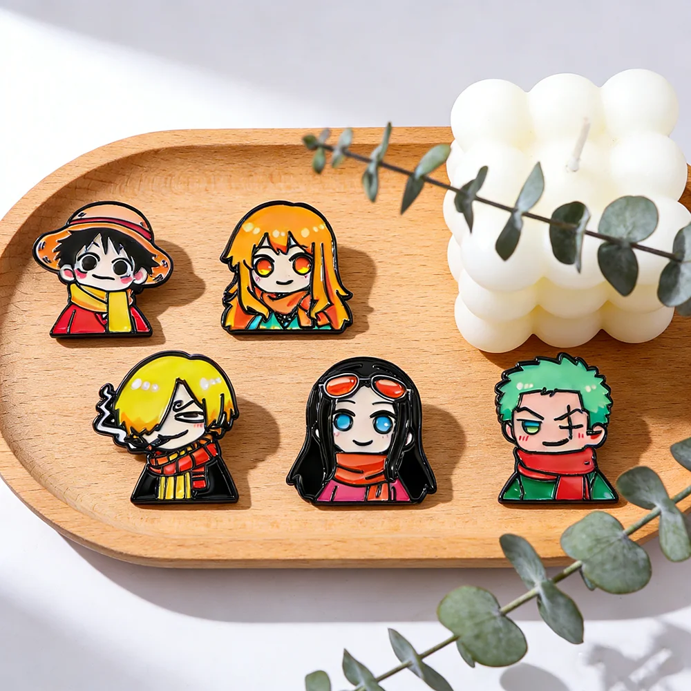 

Набор эмалевых значков One Piece: Луффи, Ророноа, Нами. Броши для рюкзаков, головных уборов, лацканов. Идеальные аксессуары для косплея для фанатов.