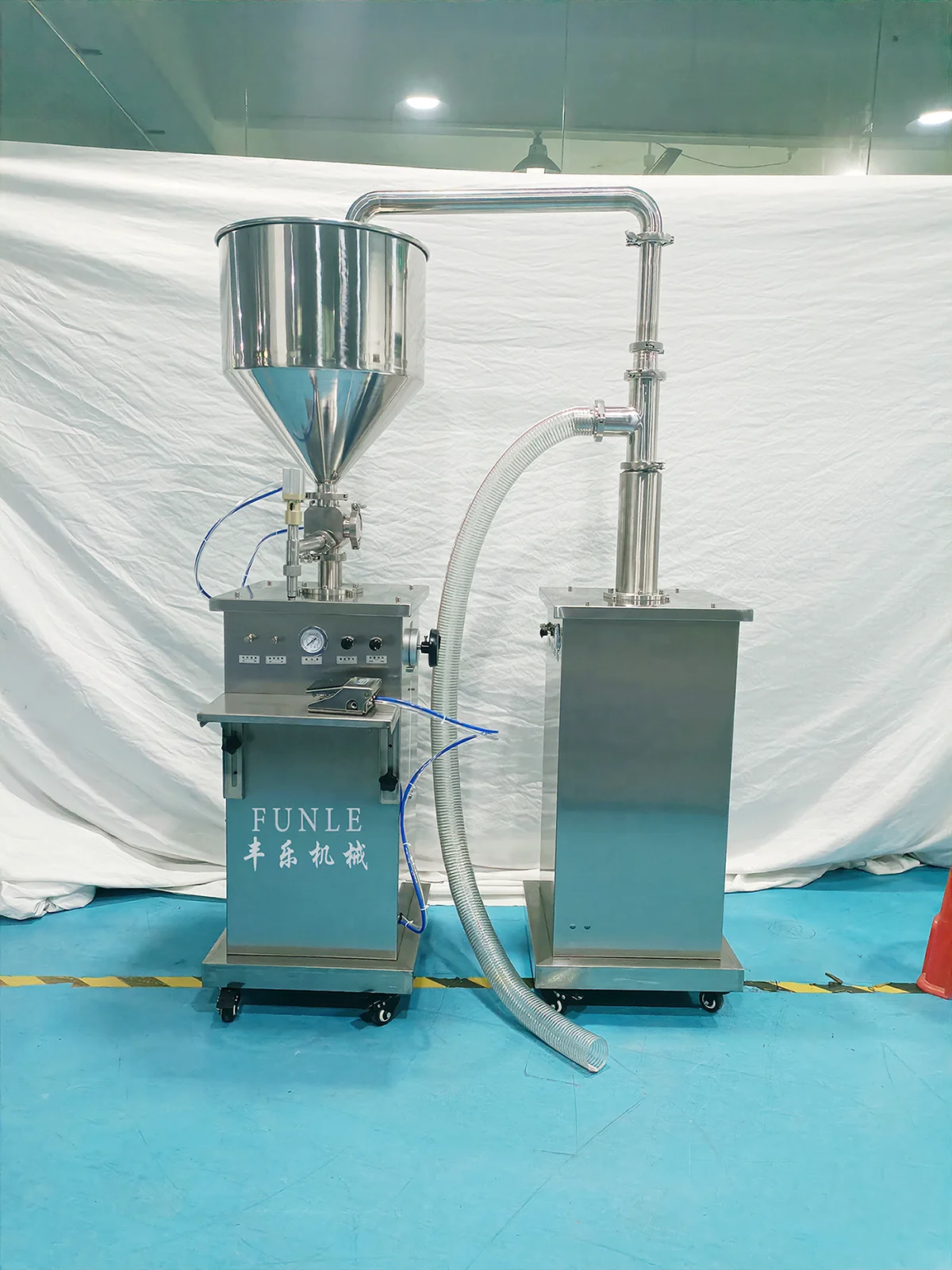 

Hot Sales Stainless Steel Semi Automatic Pneumatic Filling Machine for Cosmetics Cream