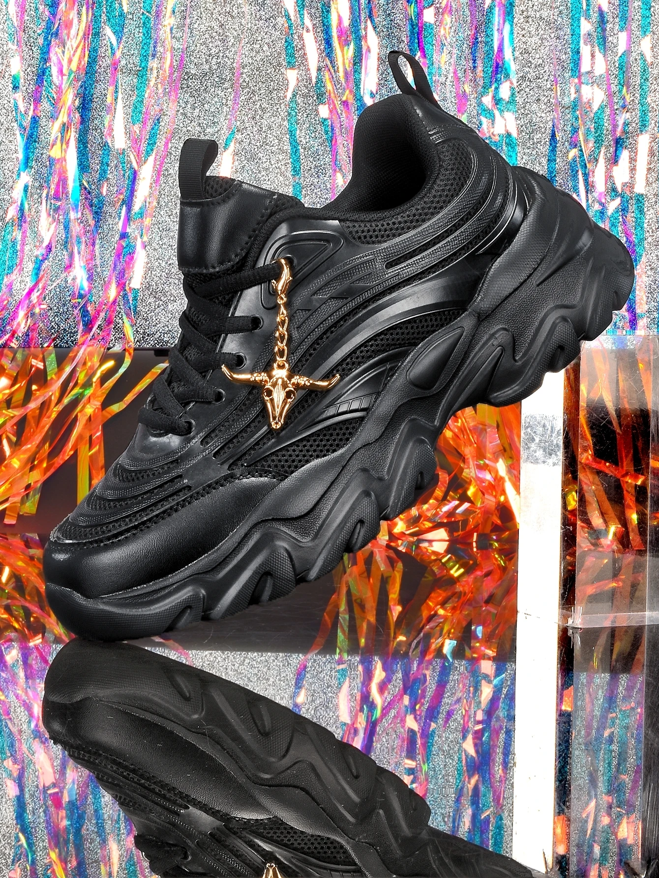 Women's Thick-Soled 5cm Height-Increasing Vulcanized Shoes with Retro Gold Bull Head Metal Chain Decoration, White Shoes with Breathable Mesh, Unique Wave-Shaped Eva Outsole, Casual Sports Shoes for Fashion Enthusiasts, Daily Outings, Commuting, Sweet and Cool Style, Unique Design, Non-Crowded Niche Women's Shoes