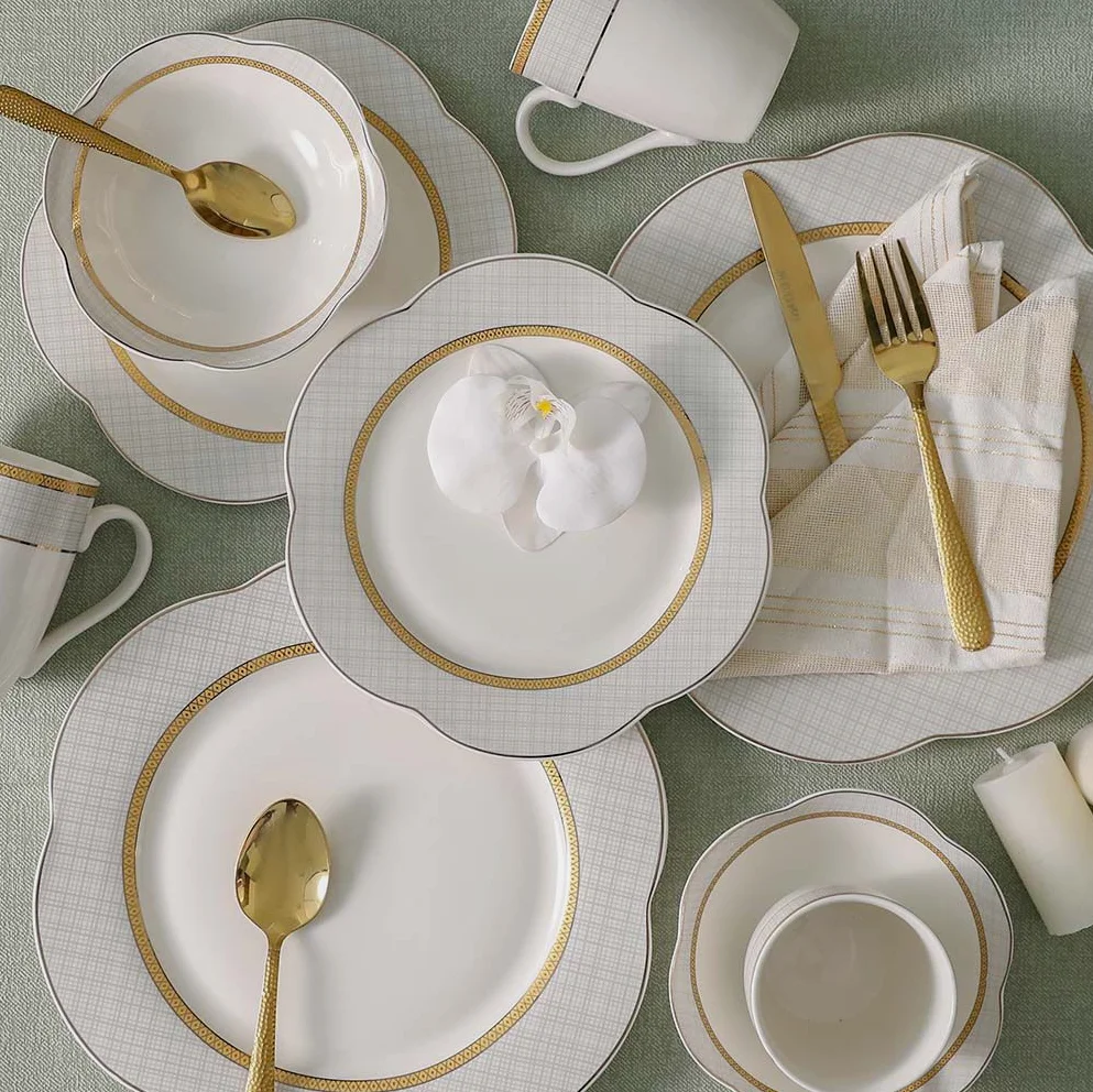 

20pcs Luxury Fine Porcelain Dinnerware Set Flower Shape Turkish Ceramic Bone china Dinner Set Manufacturers Dinner Plates Set