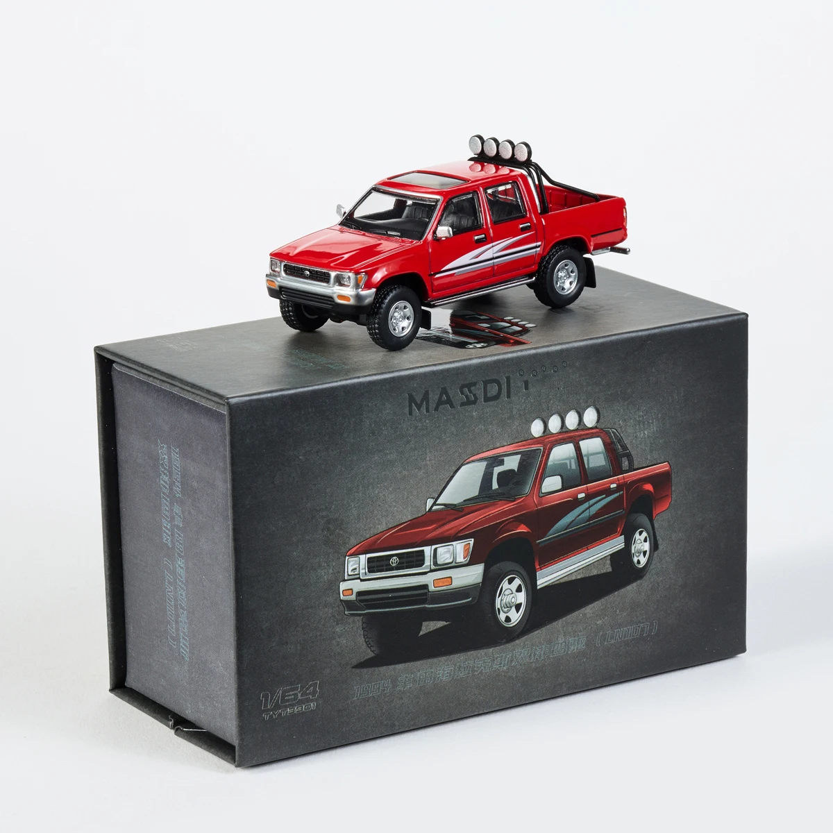 Hilux Double row All-terrain Pickup Truck Military Vehicle Die-casting Metal Mixed Color Other Metal Military 1:64 Model