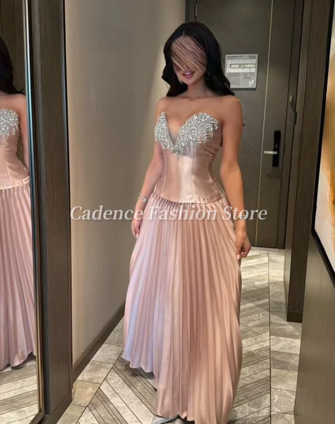 فساتين مخصصة رائعة بدون حمالات وردي على شكل حرف v من الساتان على شكل حرف a فساتين حفلات دبي مزينة بالخرز فساتين سهرة رسمية عربية