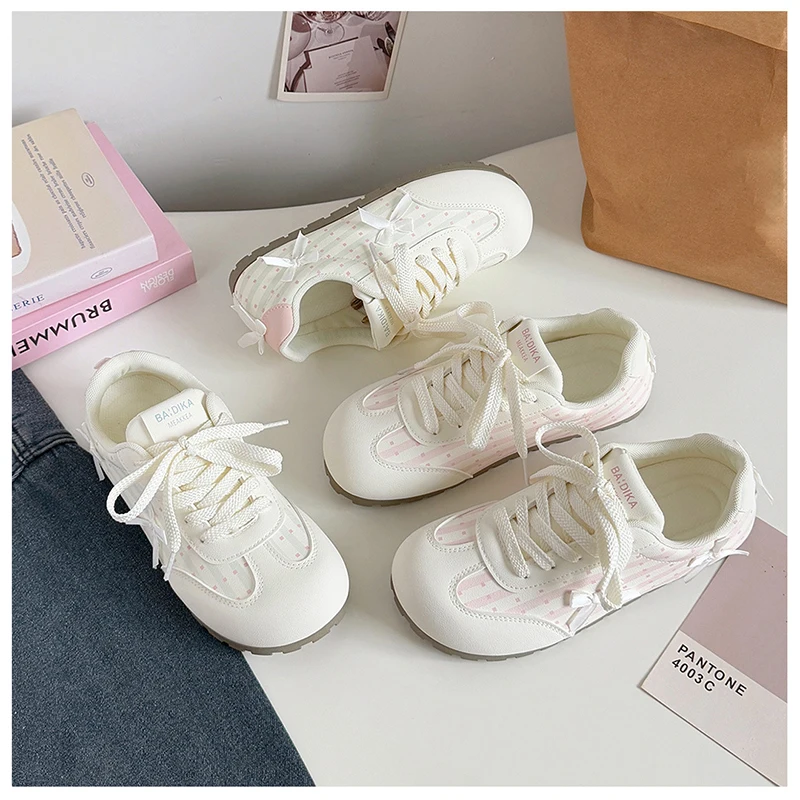 2026 Women's fall New Butterfly Festival Internet Celebrity Classic White Shoes Sweet Wind Fashion Versatile Board Shoes