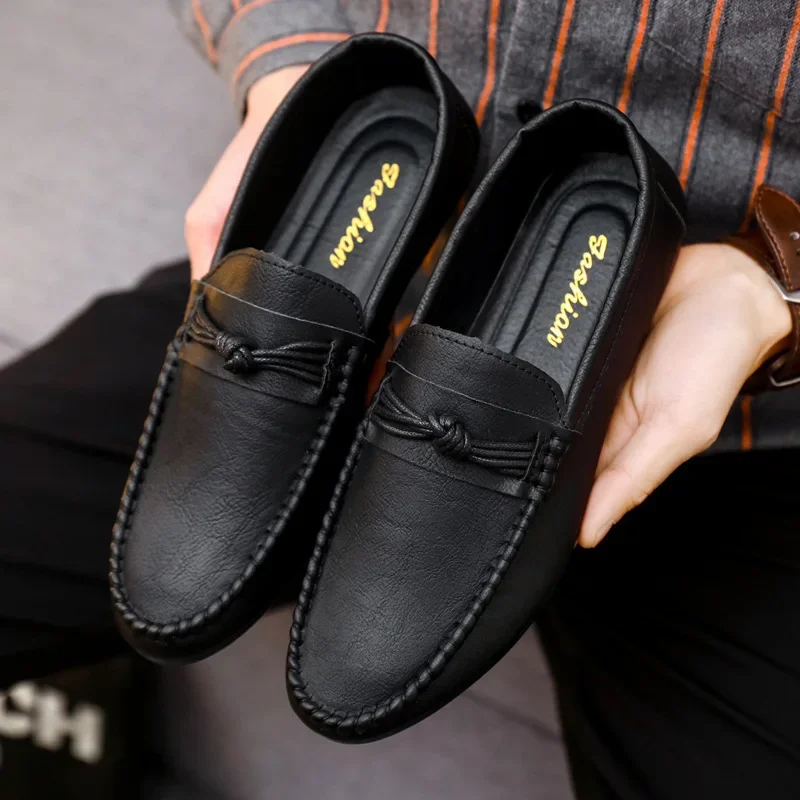 Men's Casual Leather Shoes Classic Slip on Loafers Lightweight Walking Flat Shoes Soft Soled Comfort Driving Shoes Men Moccasins