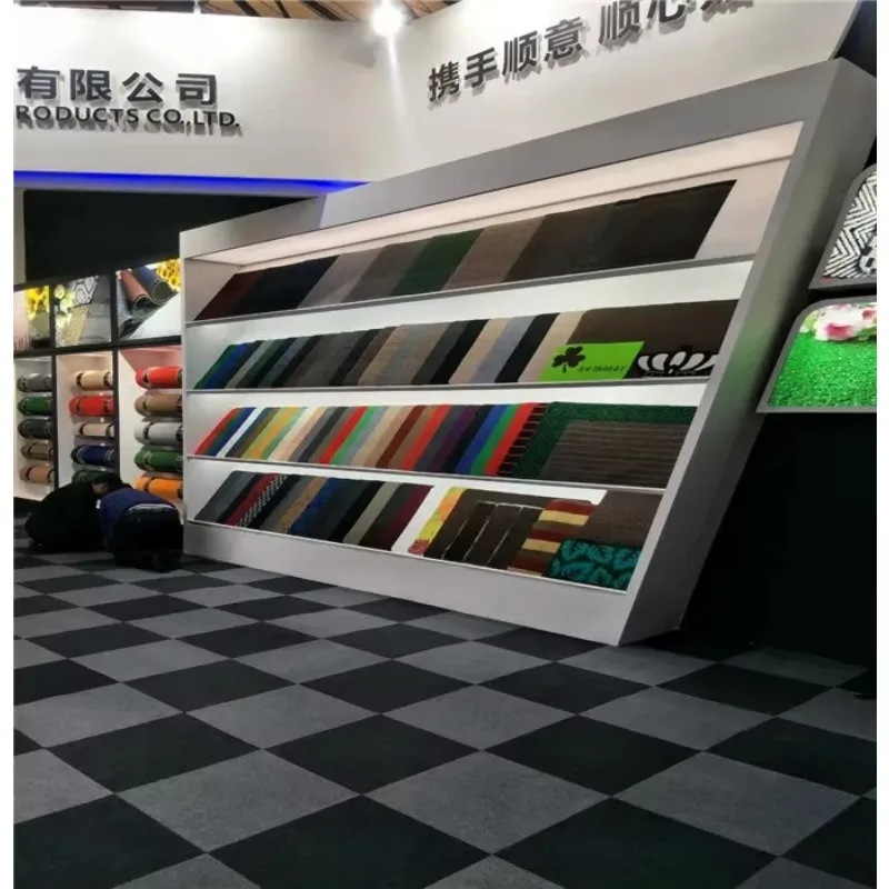 2025-fabrica-na-china-carpetes-telhas-com-apoio-em-pvc