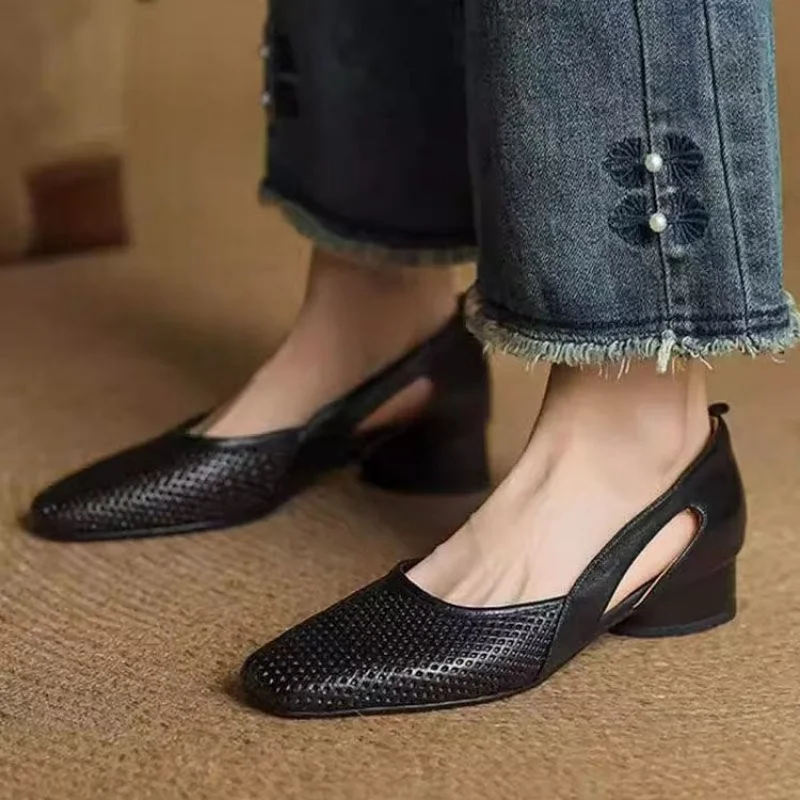 2026 Neue Damen-Pumps mit Quadratischer Spitze, Mittlerem Blockabsatz, Atmungsaktiven Ausschnitten und Weichem Leder für Büro und Arbeit – Detail 1