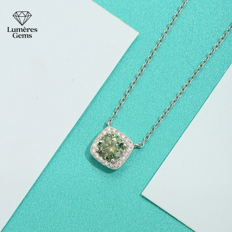LumièRe Gems A 3-Carat Square Morganite Necklace In Green Color, Made Of Platinum 950, With A Luxurious And Simple Design.