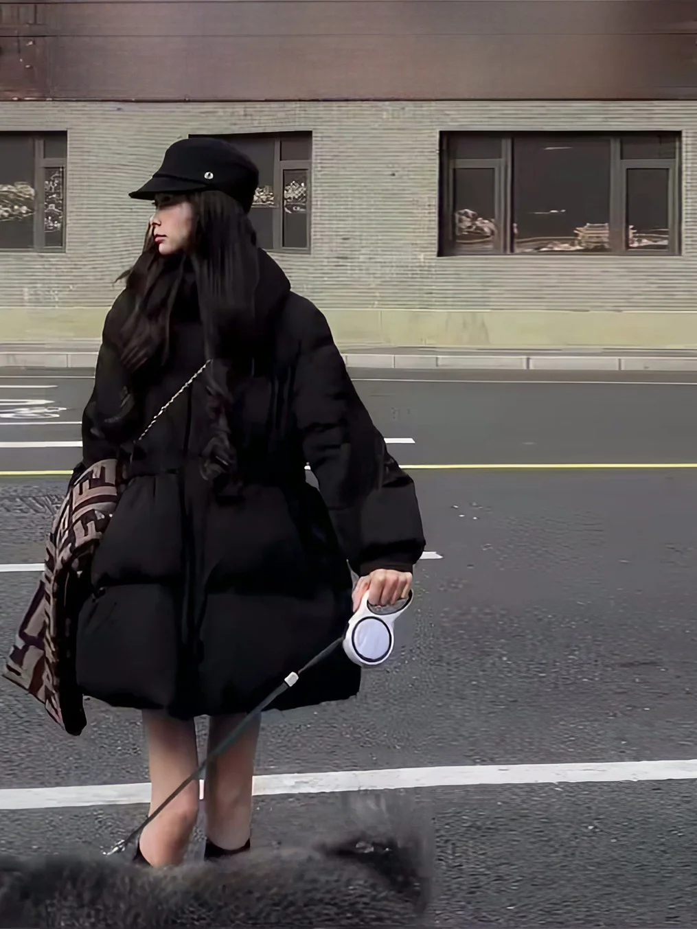 

Женское утепленное зимнее пальто средней длины с поясом на талии, черное, белое, для повседневной носки, теплый вариант для поездок на работу