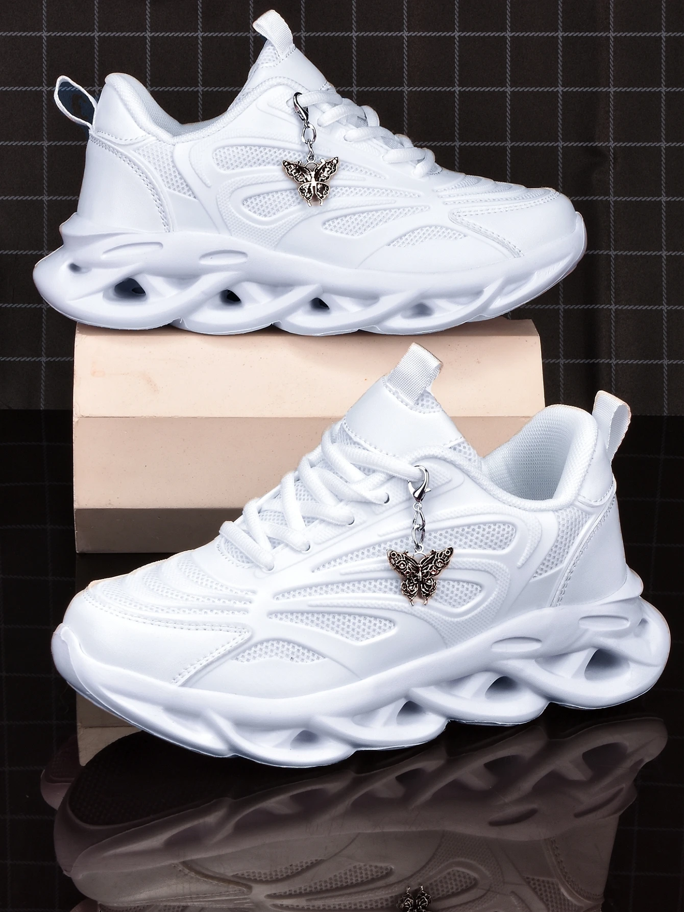 Women's 5cm Height-Increasing Thick-Soled Dad Shoes, Y2K Sweet-Cool Spicy Girl Style with Unique Retro Metal Butterfly Charms, Everyday Streetwear Casual Sneakers, Niche Design, Eva High-Elastic Mesh Hollow-Out Sole, Breathable Non-Slip, Lightweight and Comfortable White Women's Shoes