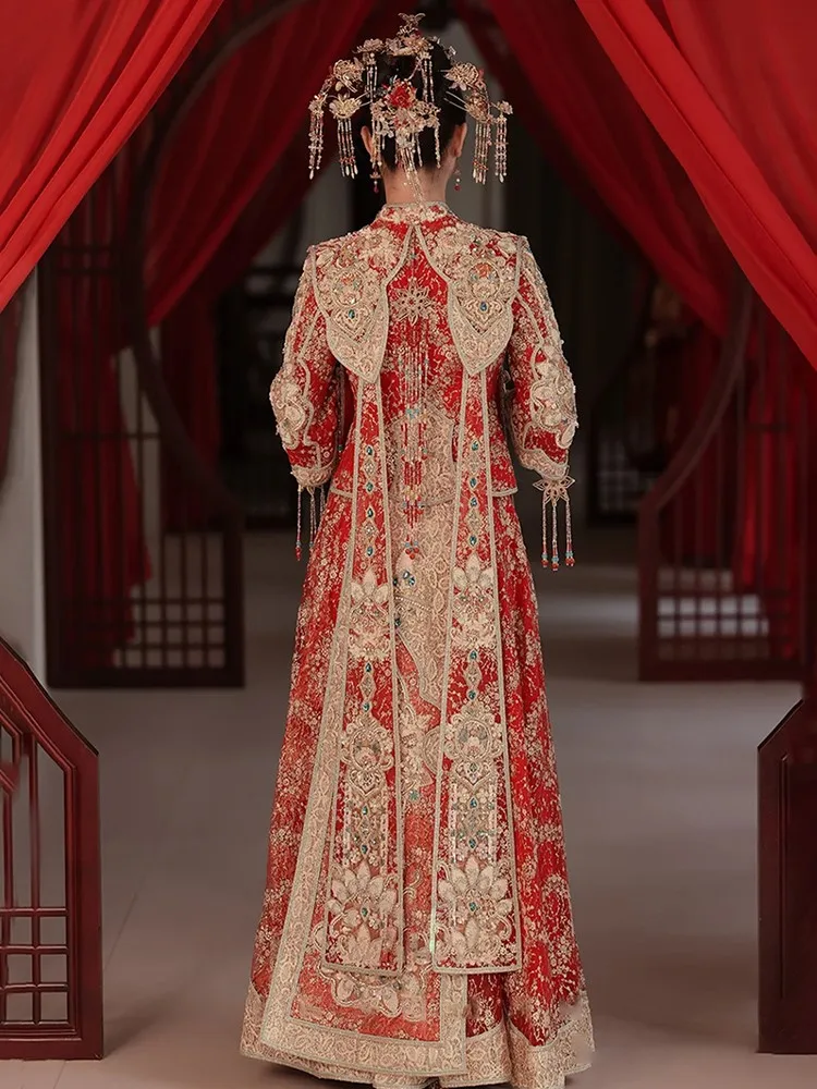 The new style of Red Heavy Industry Chinese-style wedding dress featuring a phoenix crown and robe is complete set attire
