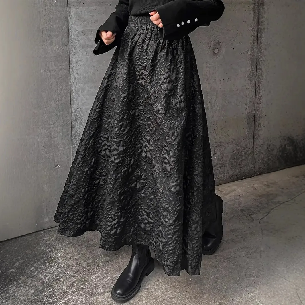 Black Three-dimensional Jacquard Floral Print Midi Skirt, Versatile And Chic, With A Flared Hem And A-line Silhouette