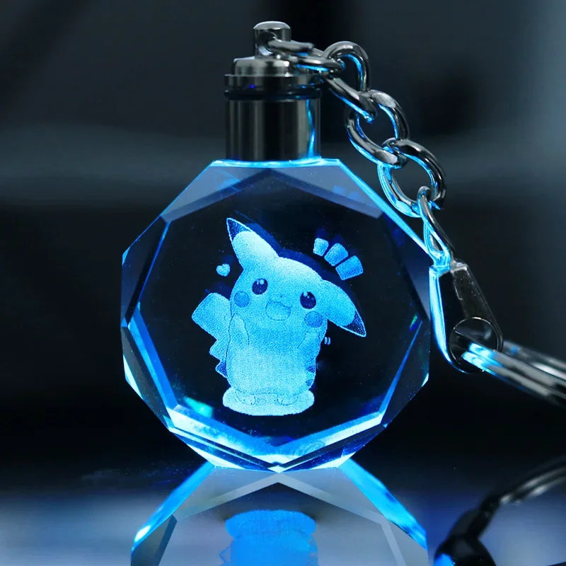 Anime Pokemon Bunte Kristall-Lampe Schlüsselanhänger Cartoon Pikachu Actionfiguren Glas-Anhänger Nachtlicht Schlüsselring Kette Spielzeug Geschenke