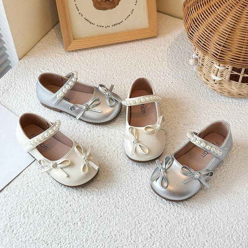 

Маленькие туфли из искусственной кожи для девочек, весенне-осенние новые детские лоферы принцессы на мягкой подошве с жемчугом для школьников, размер 23-36