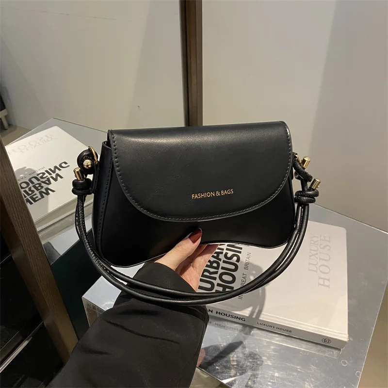 2025 Women's Crossbody Bag New Solid Color Fashionable Flipped Bag Retro Casual Simple Crossbody Bag