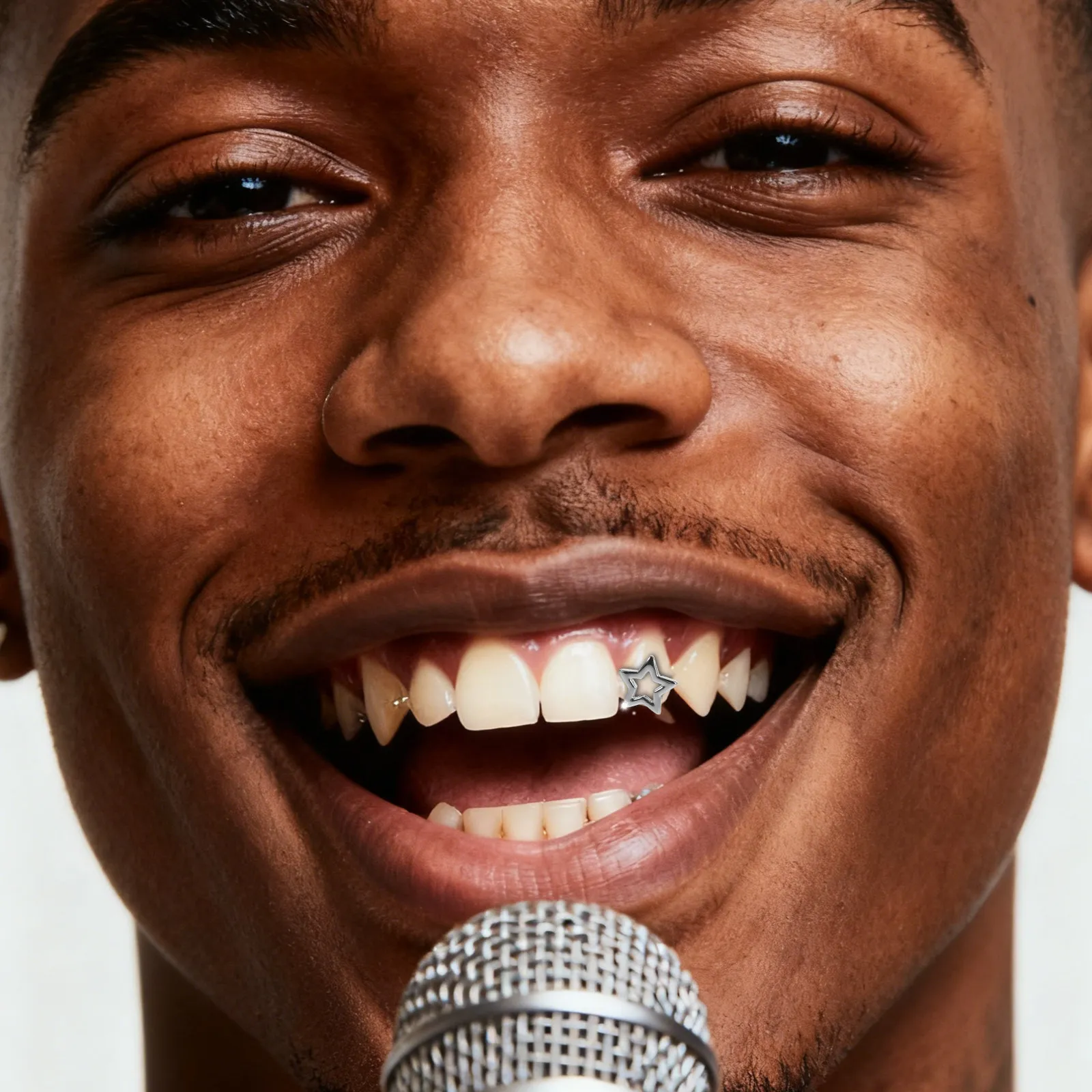 

2 шт. металлические капы для зубов в форме звезды, уникальный дизайн, серебристые, для хип-хоп вечеринок, карнавалов, косплея, выступлений, для рэперов