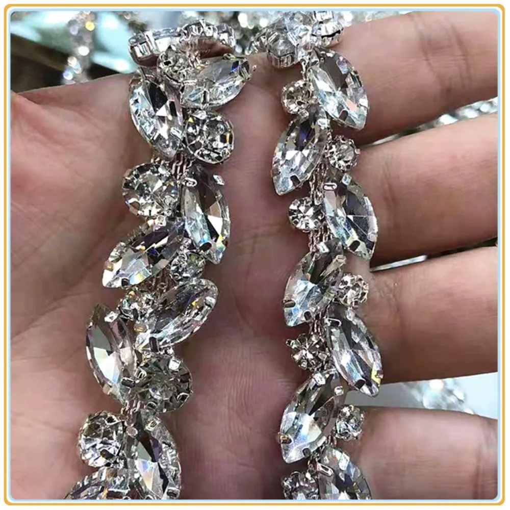 Catena di strass a foglia nastro da cucito lucido placcato argento applique decorativa in metallo di cristallo per accessori per collana di nozze