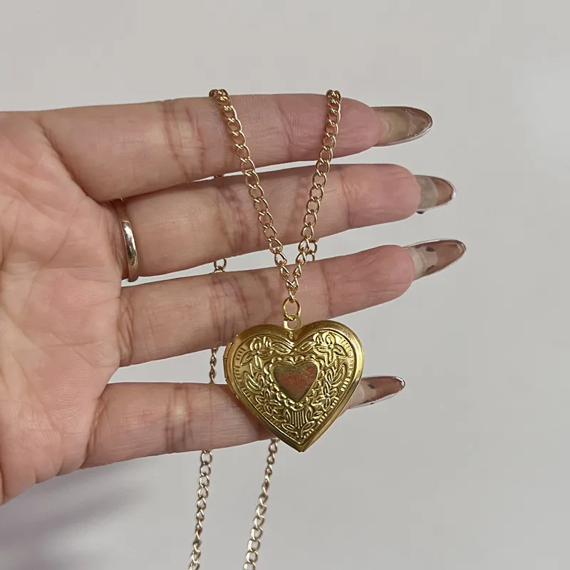 Trendy Stainless Steel Heart Locket Necklace for Women Girls, Can Be Opened Reliquary Pendant,with Family BFF Collar Jewelry